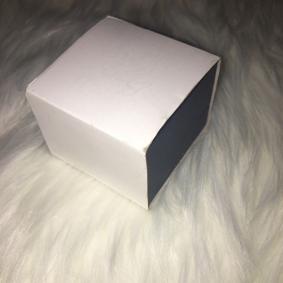 NWT!!! Beautiful Rose Stud Earring For Girls - Picture 6 of 7